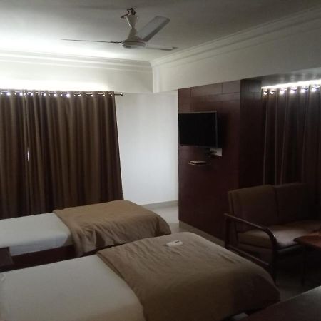 Hotel Apex อาเมดาบัด ภายนอก รูปภาพ