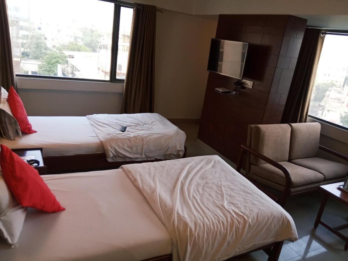 Hotel Apex อาเมดาบัด ภายนอก รูปภาพ