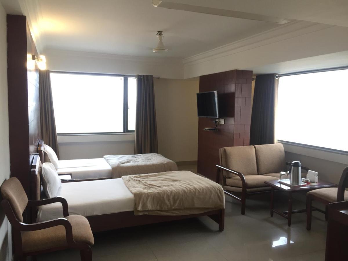 Hotel Apex อาเมดาบัด ภายนอก รูปภาพ