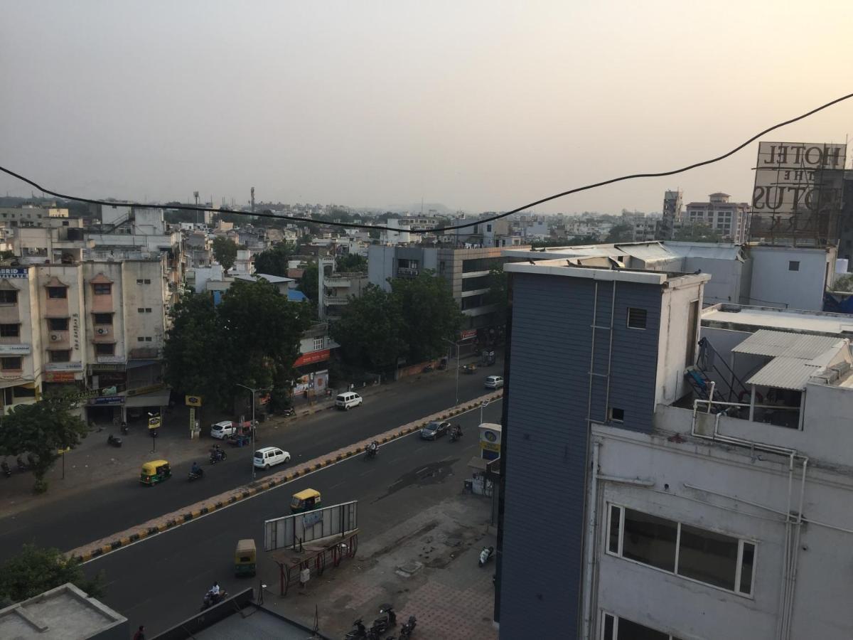 Hotel Apex อาเมดาบัด ภายนอก รูปภาพ