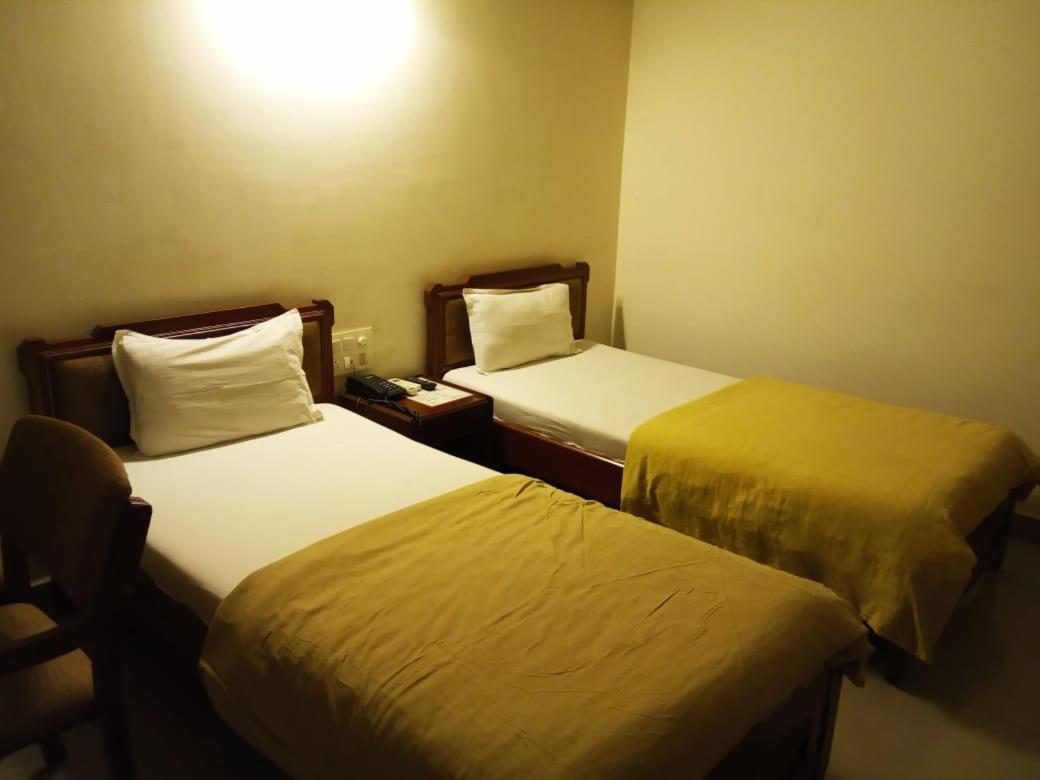 Hotel Apex อาเมดาบัด ภายนอก รูปภาพ