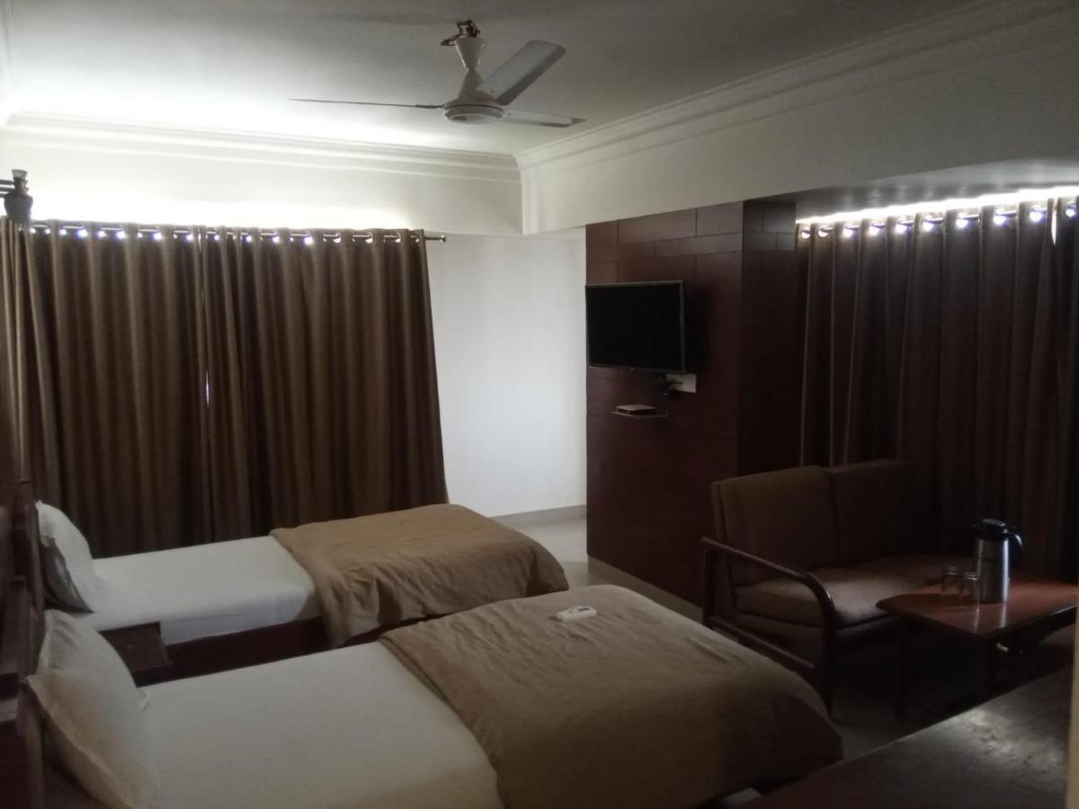 Hotel Apex อาเมดาบัด ภายนอก รูปภาพ