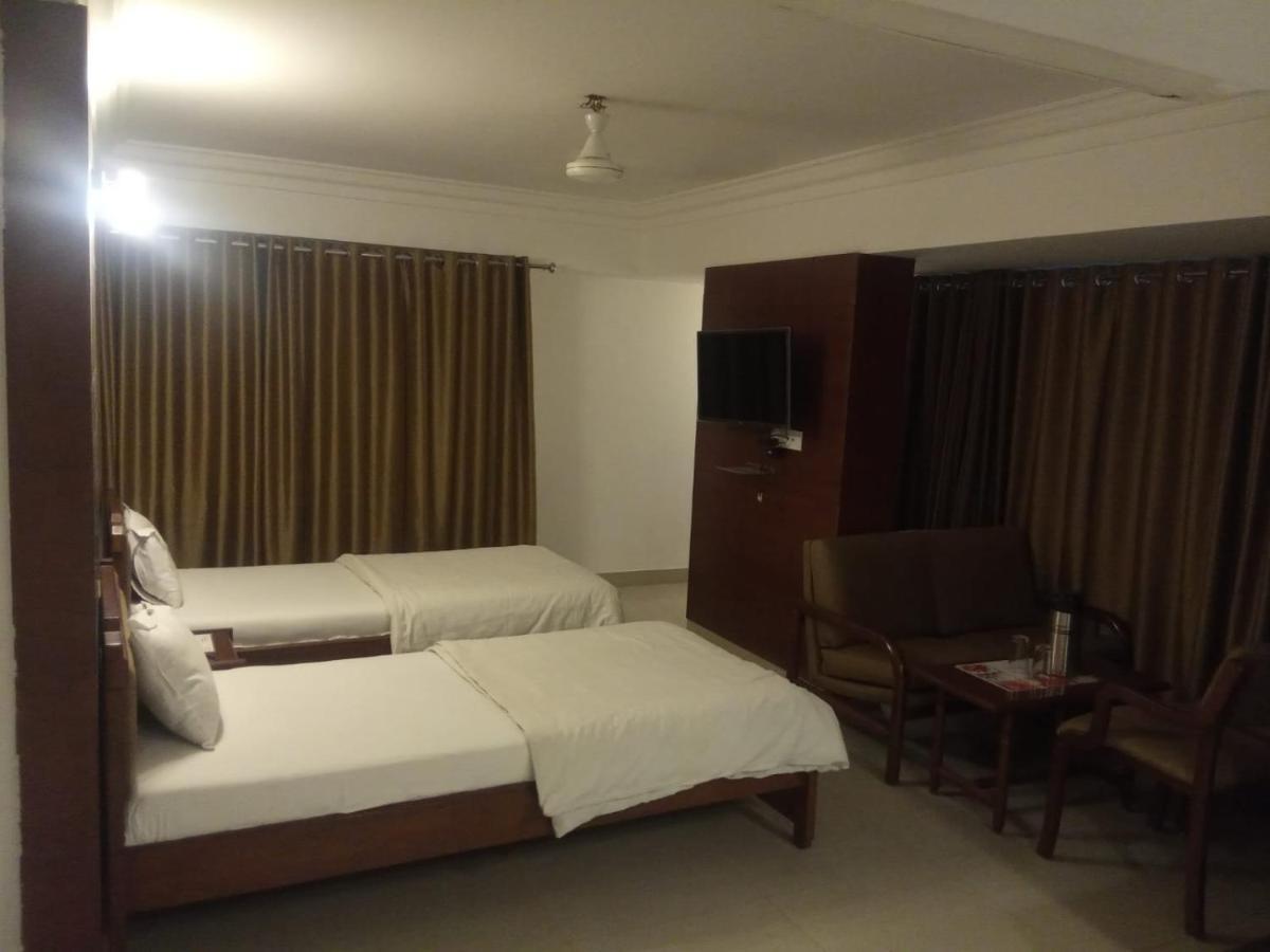 Hotel Apex อาเมดาบัด ภายนอก รูปภาพ