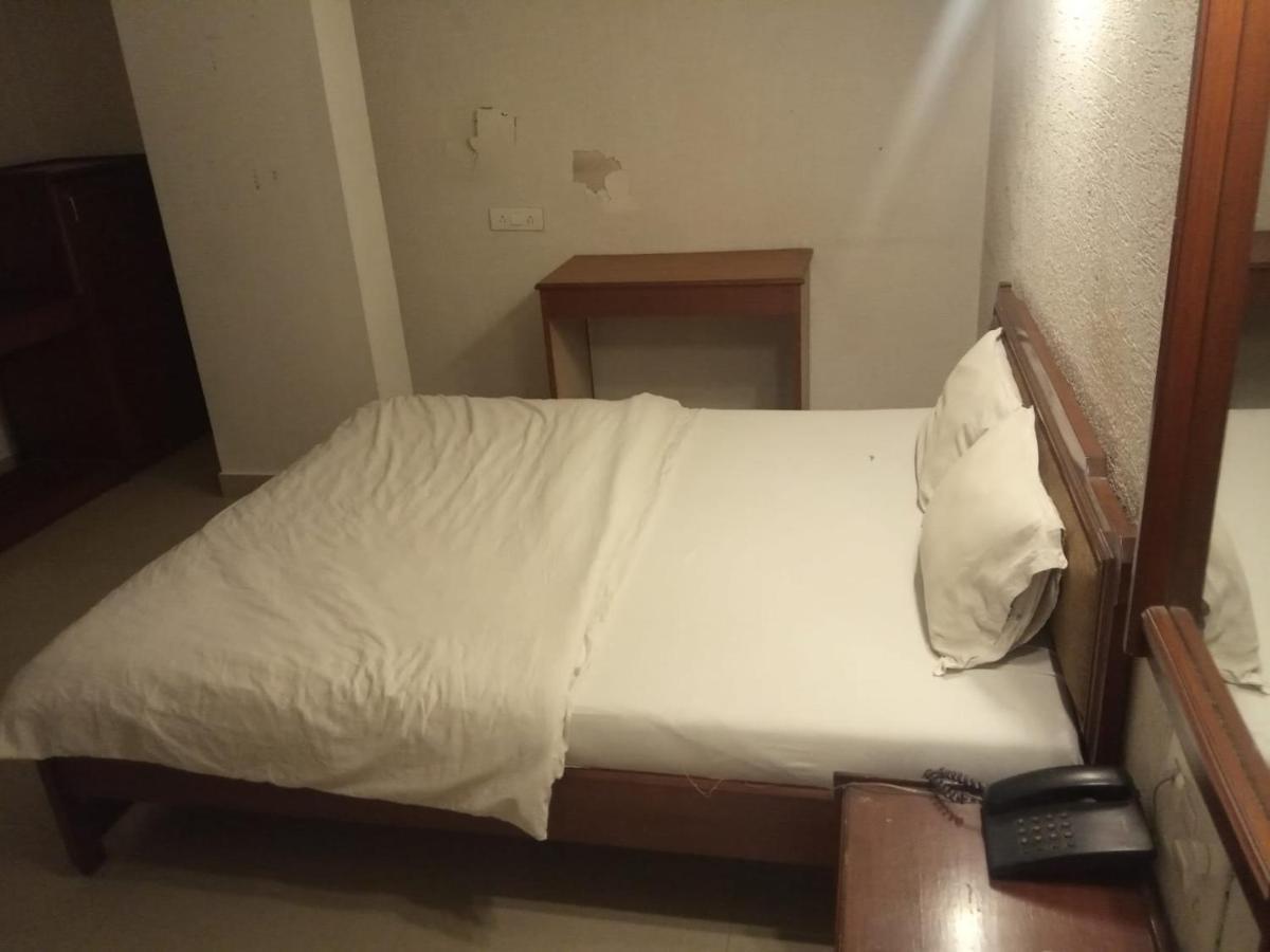 Hotel Apex อาเมดาบัด ภายนอก รูปภาพ