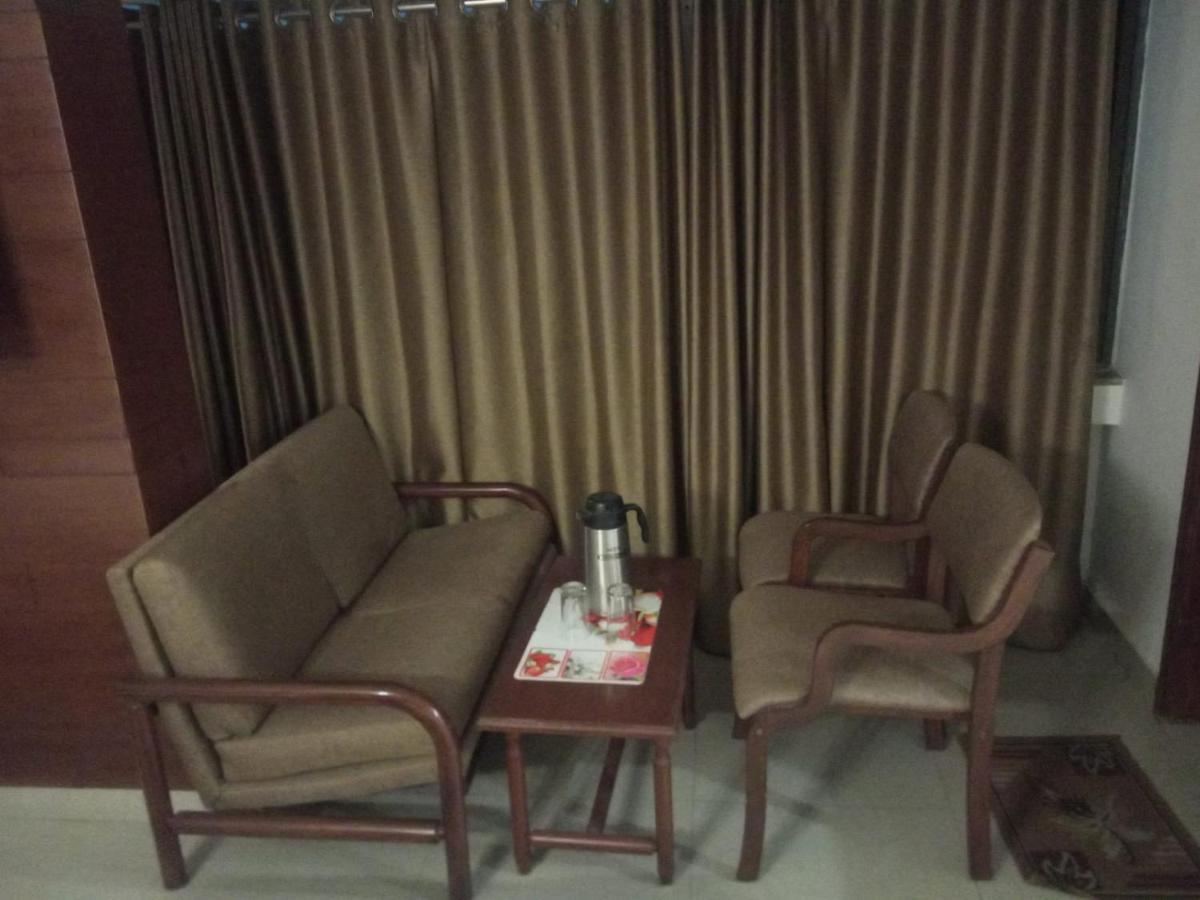 Hotel Apex อาเมดาบัด ภายนอก รูปภาพ